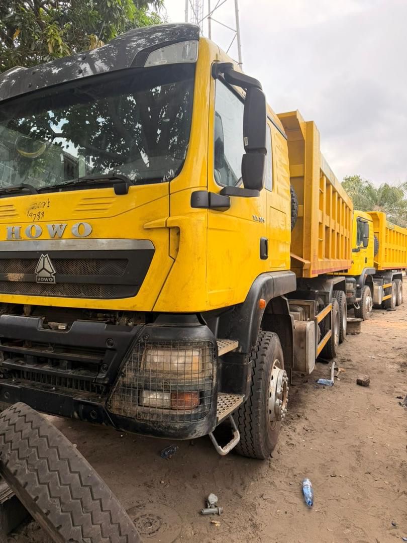 Camion du parc de GINA GROUP SERVICES